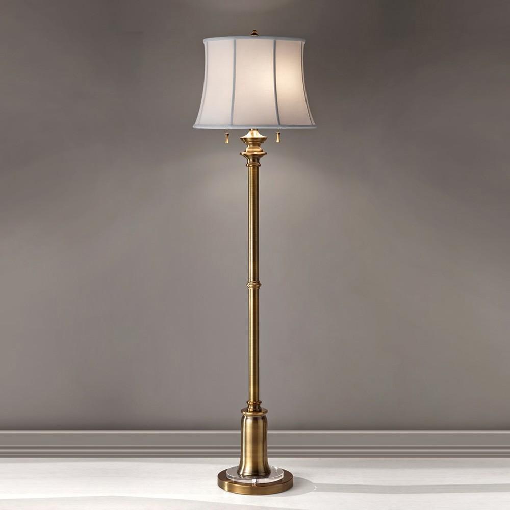 HO-EL-FE Stateroom Fl BB rez allolampa kalsszikus szalon nappali vilagitas lampa feher ernyo amerikai enterior veranda haloszoba interior.jpg